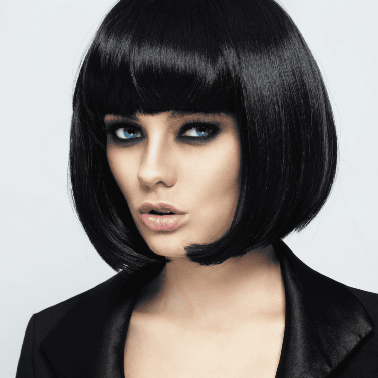 Классическое каре с челкой на черные волосы