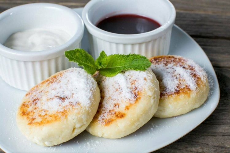 Сырники со сметаной