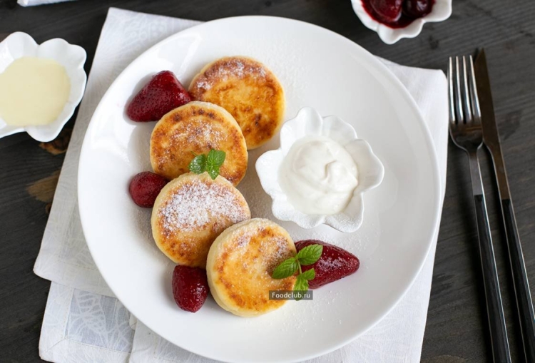 Сырники на тарелке