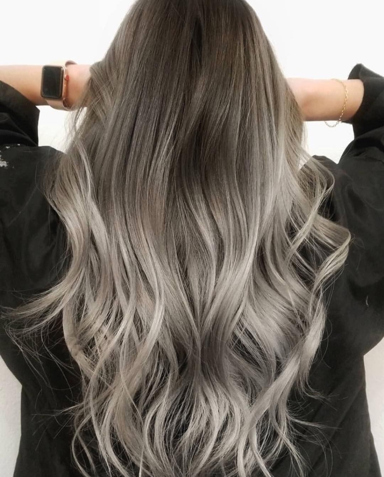 Пепельные кончики волос