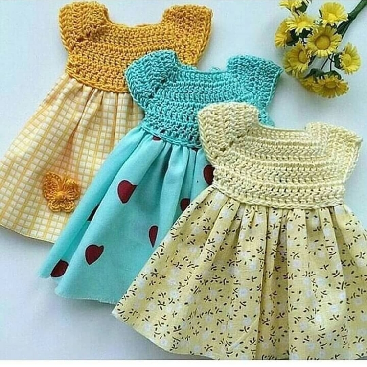 Детское вязаное платье