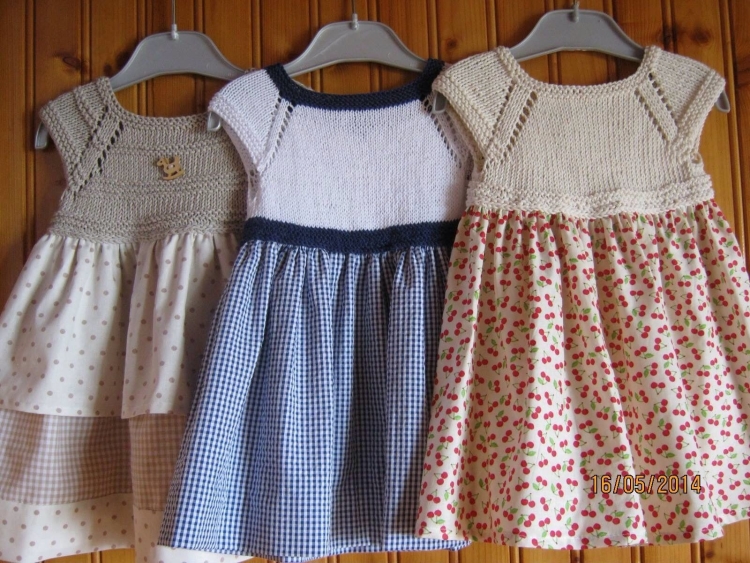 Платье для девочки с вязаной кокеткой