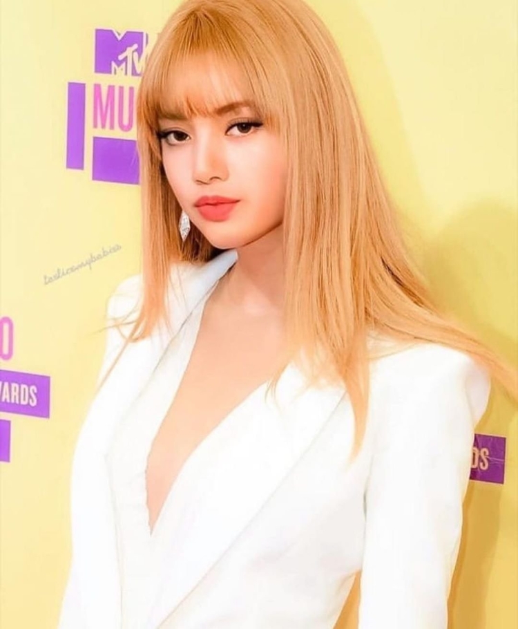 Лалиса Манобан 2022