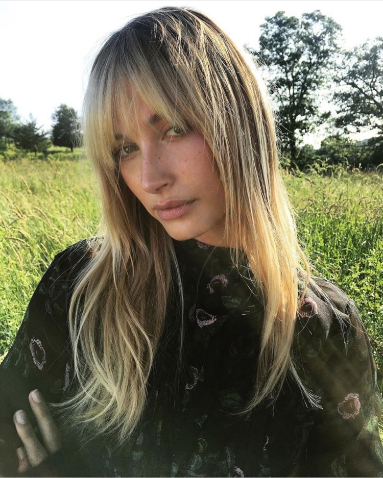 Хейли Бибер с челкой