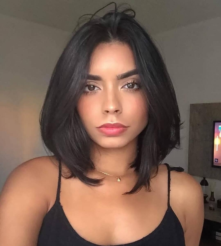 Каре с удлиненной челкой 2022 на две стороны