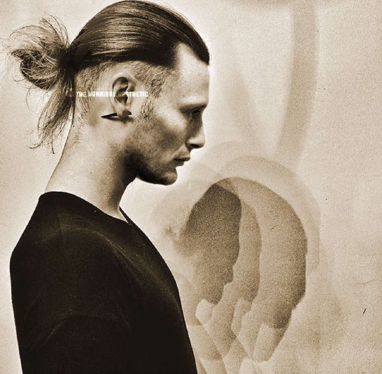 Мадс Миккельсен с длинными волосами