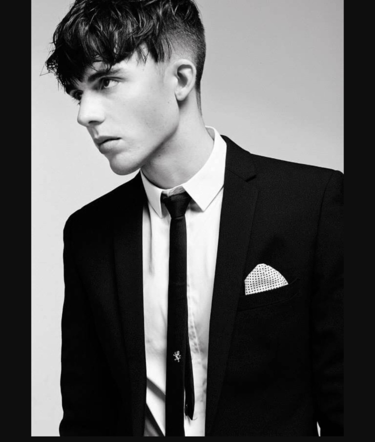 Angular Fringe стрижка мужская