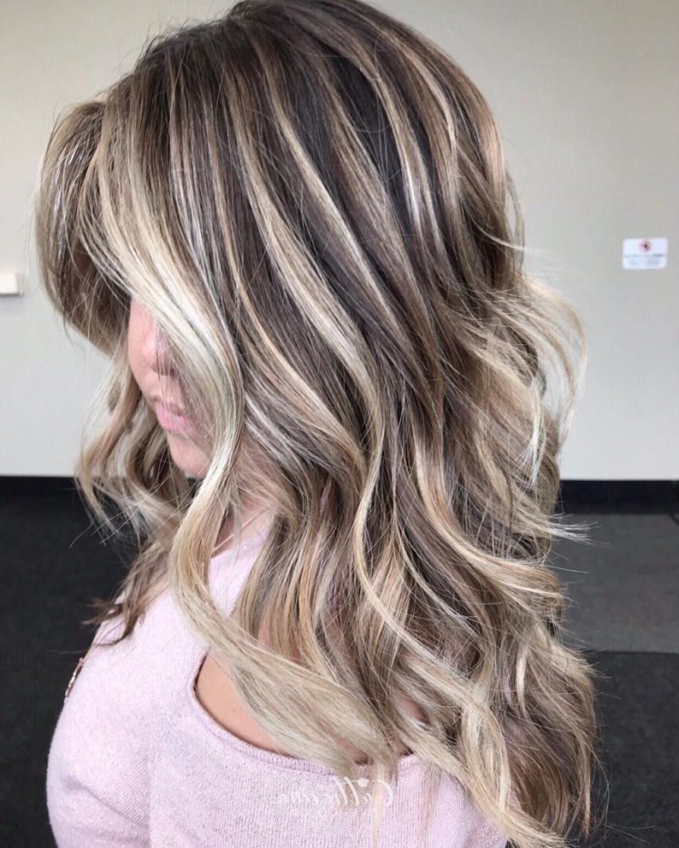 Мелирование 2022 модное на темные волосы