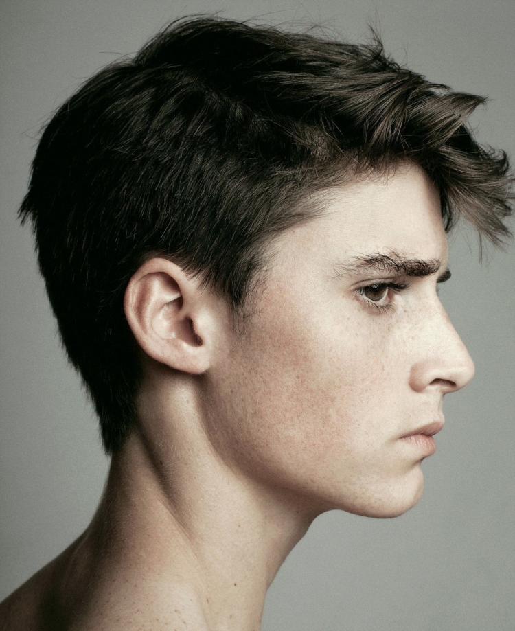 Мужчина в профиль