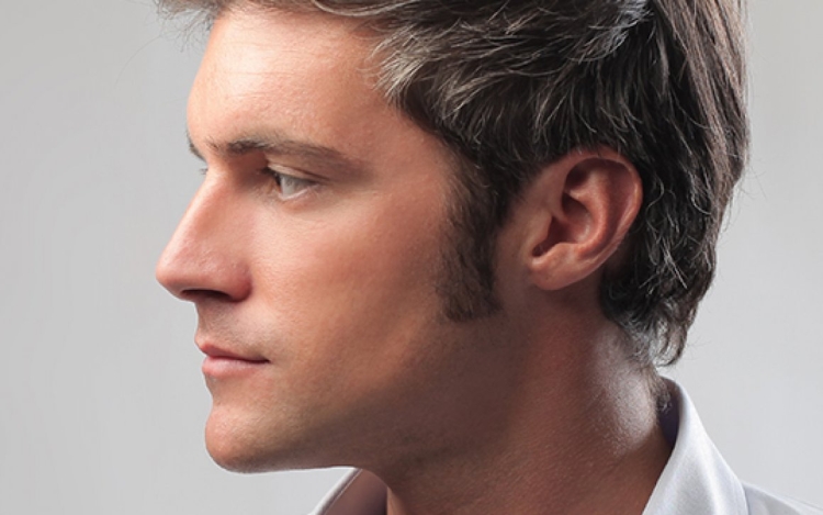 Ровный мужской нос