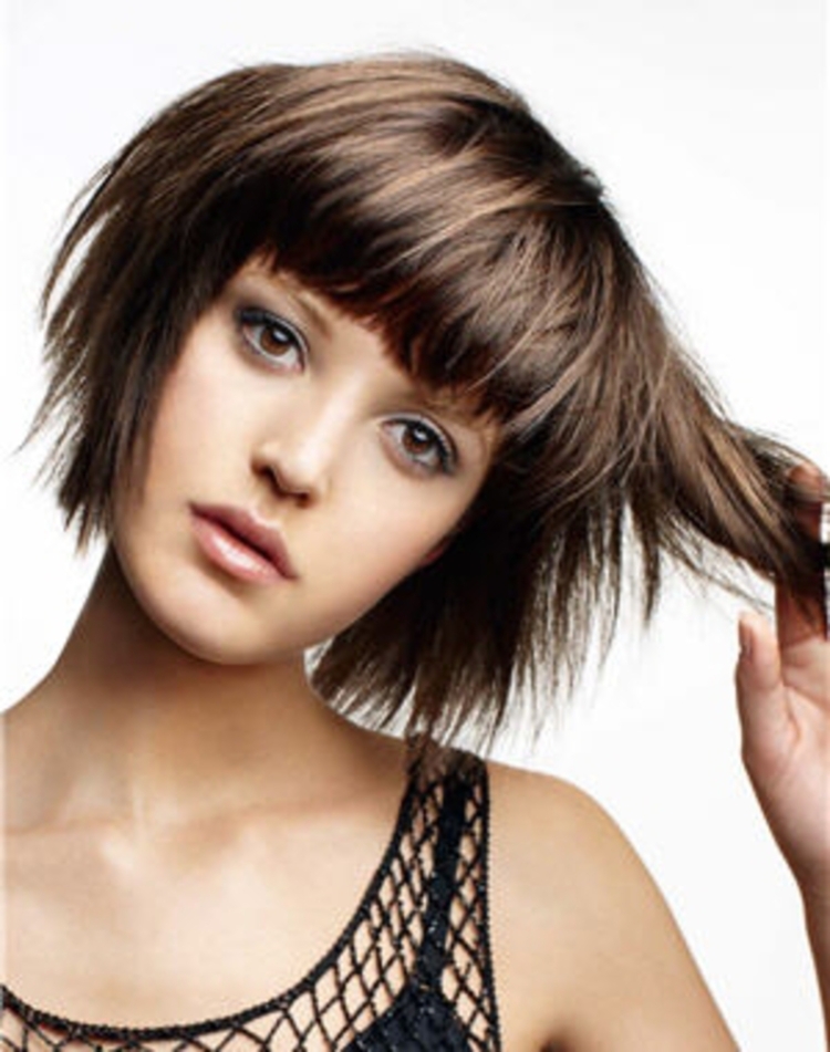 Лесенка на короткие волосы с челкой