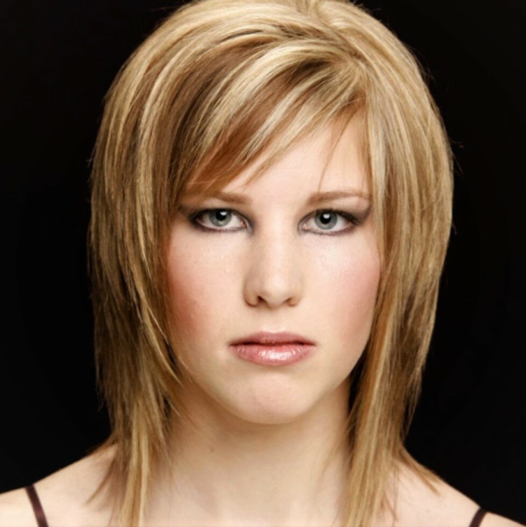 Каскад рванка на средние волосы