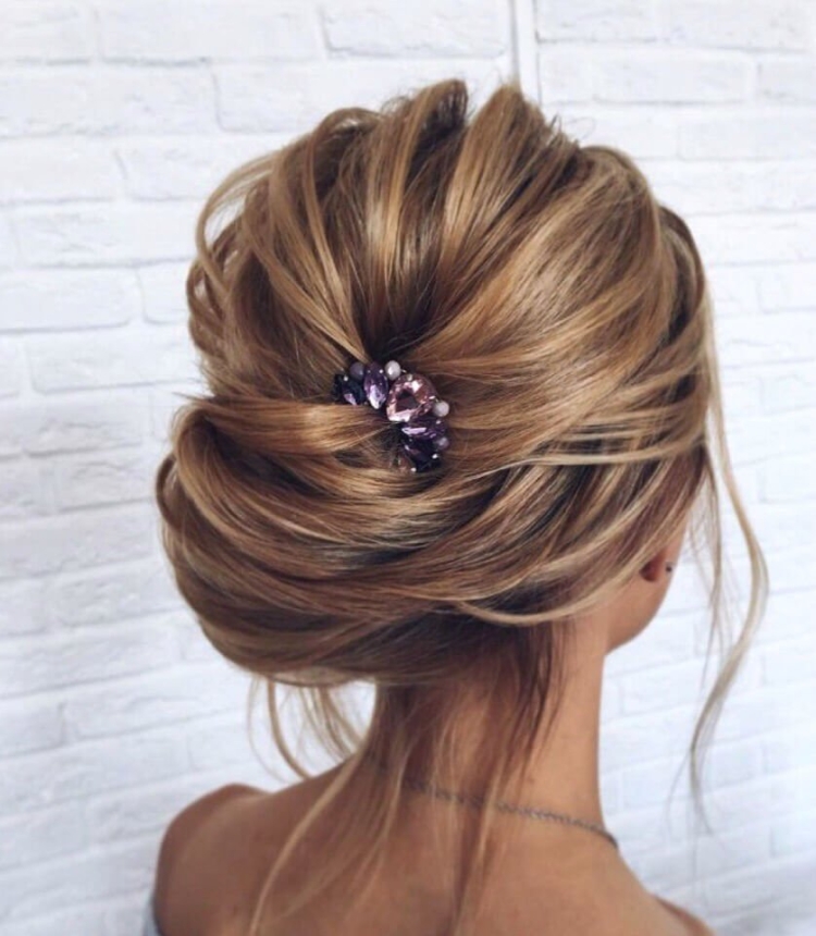 Причёски на свадьбу для гостей