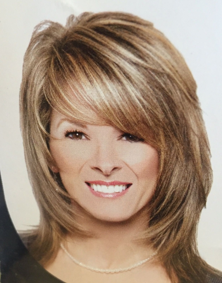 Стрижка Каскад на средние волосы