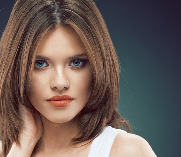 Стрижка Каскад на средние волосы без ч