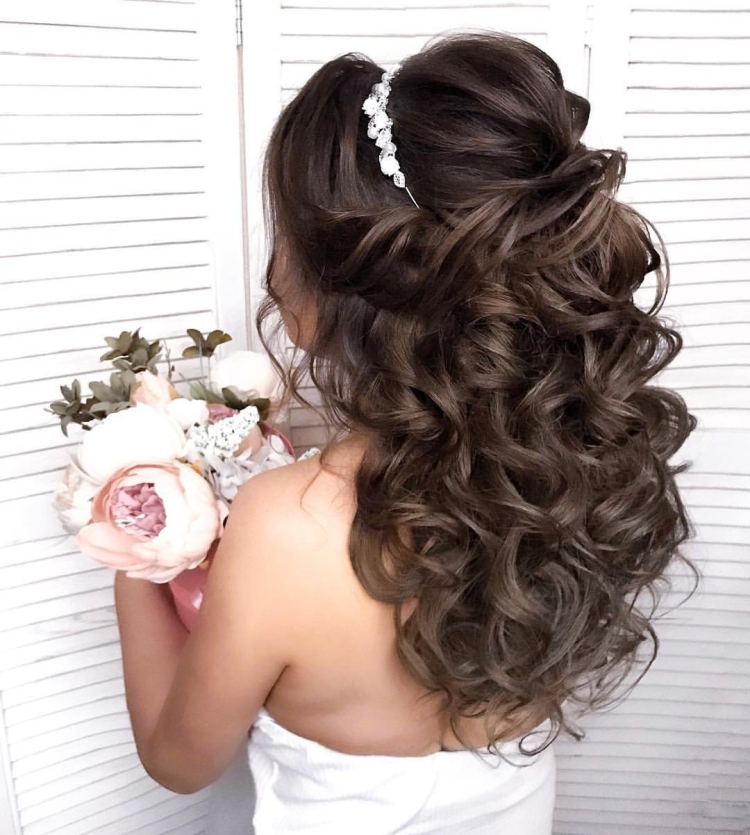 Прическа из локонов