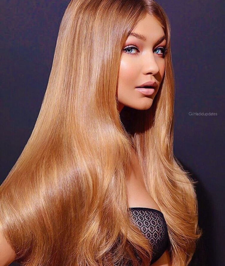 Серебристо-золотистые волосы