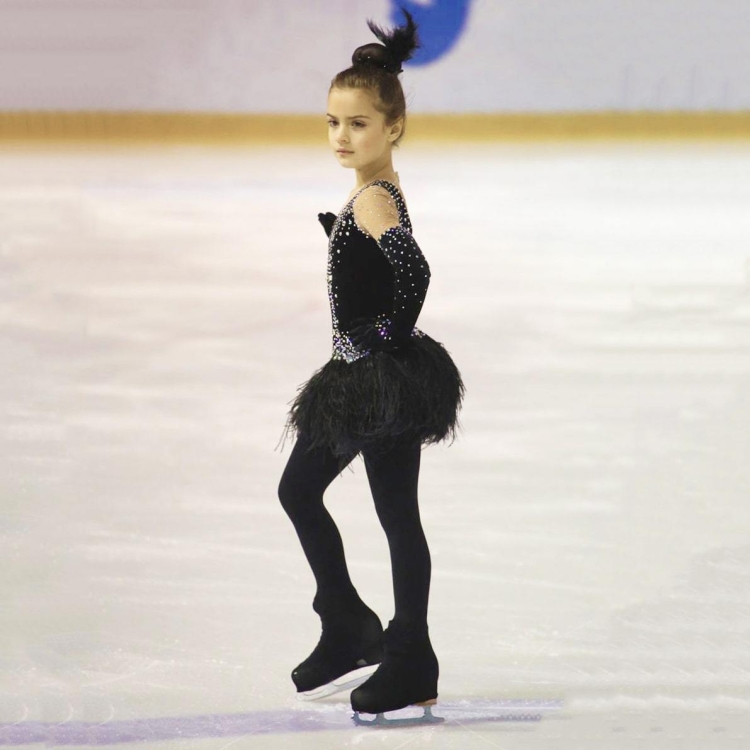 Черные платья фигуристок