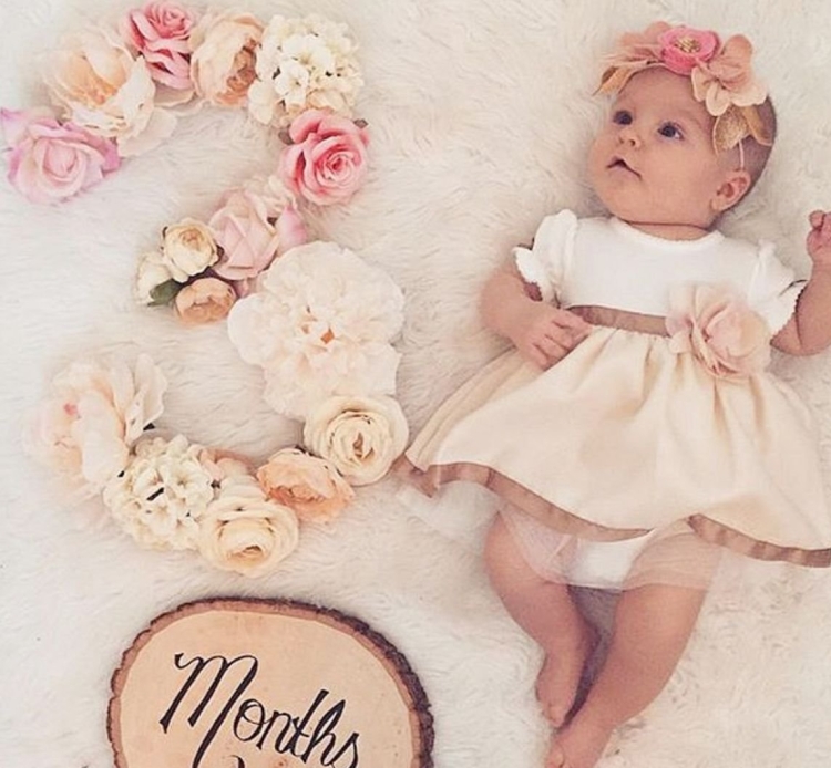 С тремя месяцами малышку