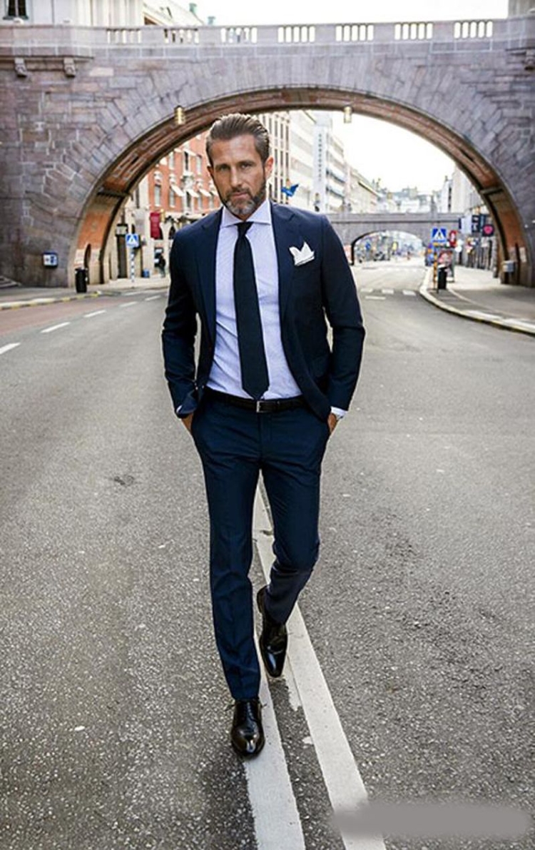 Синий пиджак и черные брюки мужские