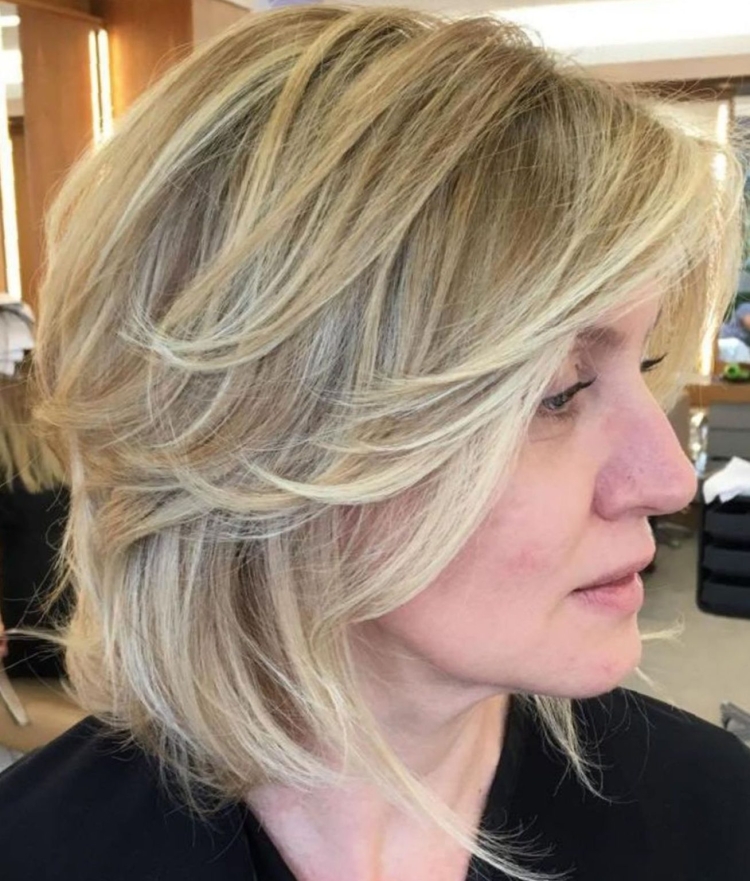 Стрижка Каскад Аврора многослойная на средние волосы