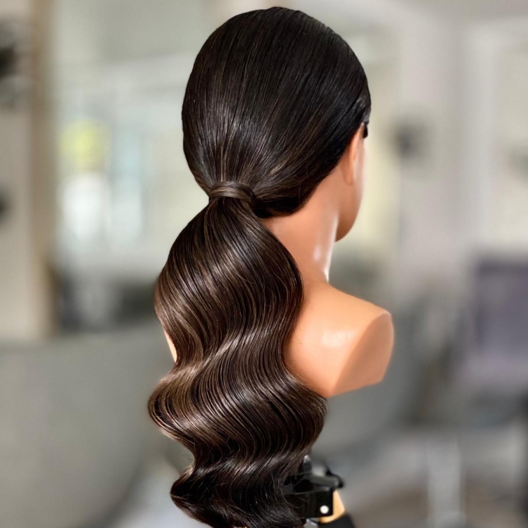 Мягкая голливудская волна в хвосте