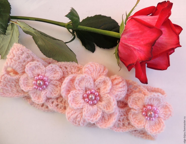 Вязаный ободок крючком