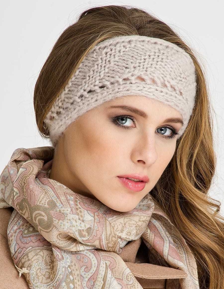Повязка на голову вязаная