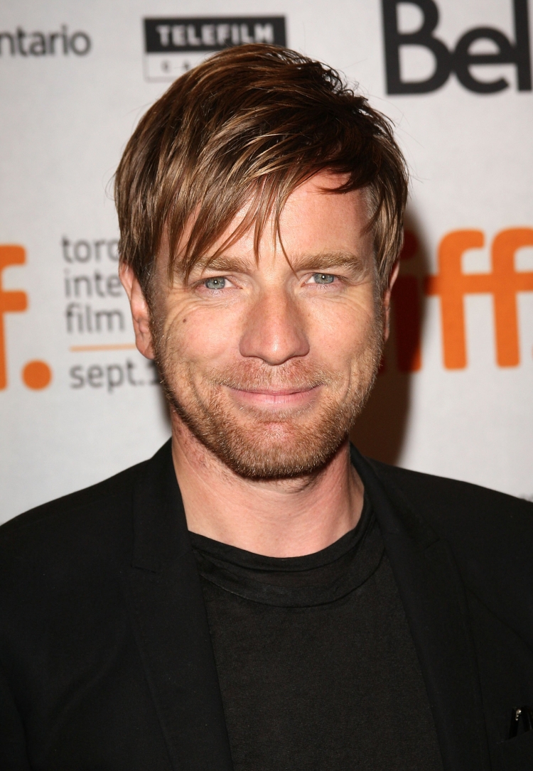 Юэн МАКГРЕГОР С длинными волосами