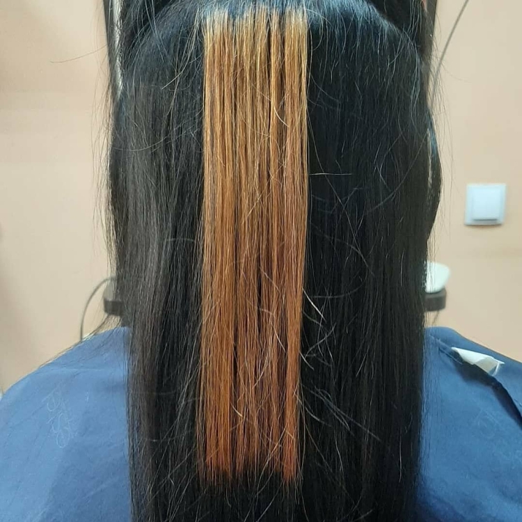 Срезанная прядь черных волос