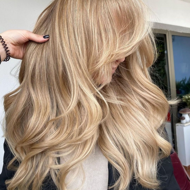 Модные оттенки блонда 2022