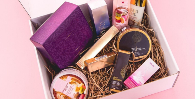 Подарочная коробка с косметикой