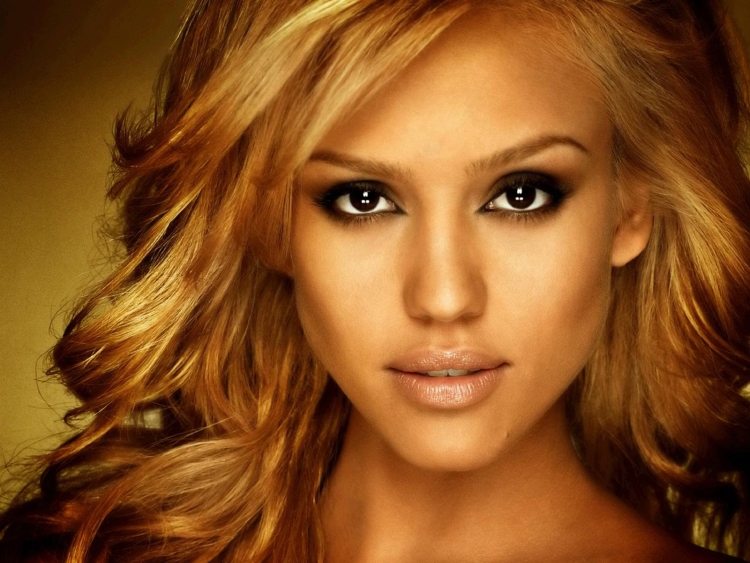 Джессика Альба цвет глаз