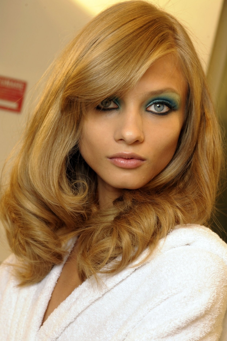 Медовый цвет волос для зеленых глаз