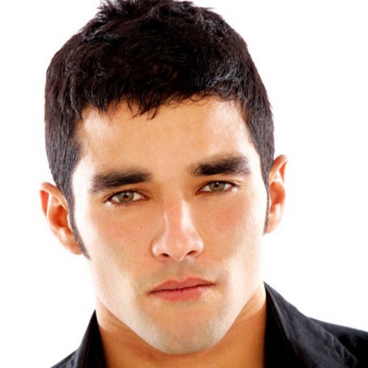 Мужские короткие стрижки брюнеты