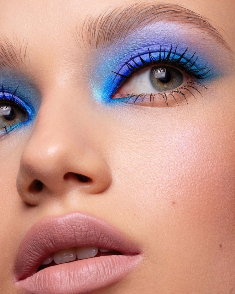 Макияж с синими тенями