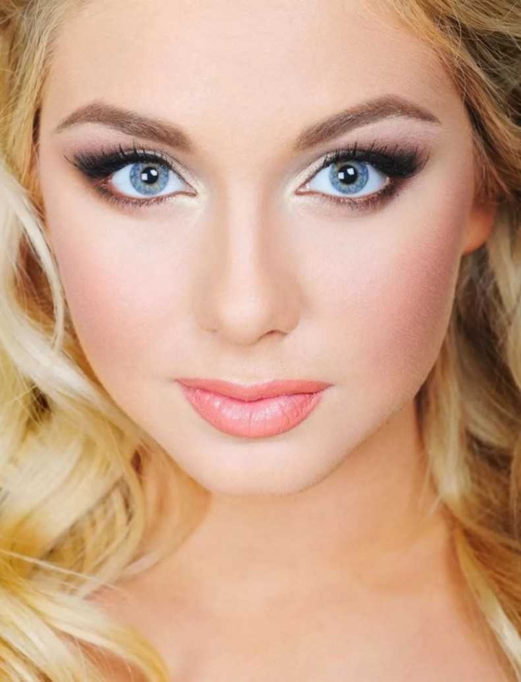 Макияж для блондинок с голубыми глазами