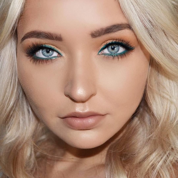 Макияж для голубых глаз и светлых волос