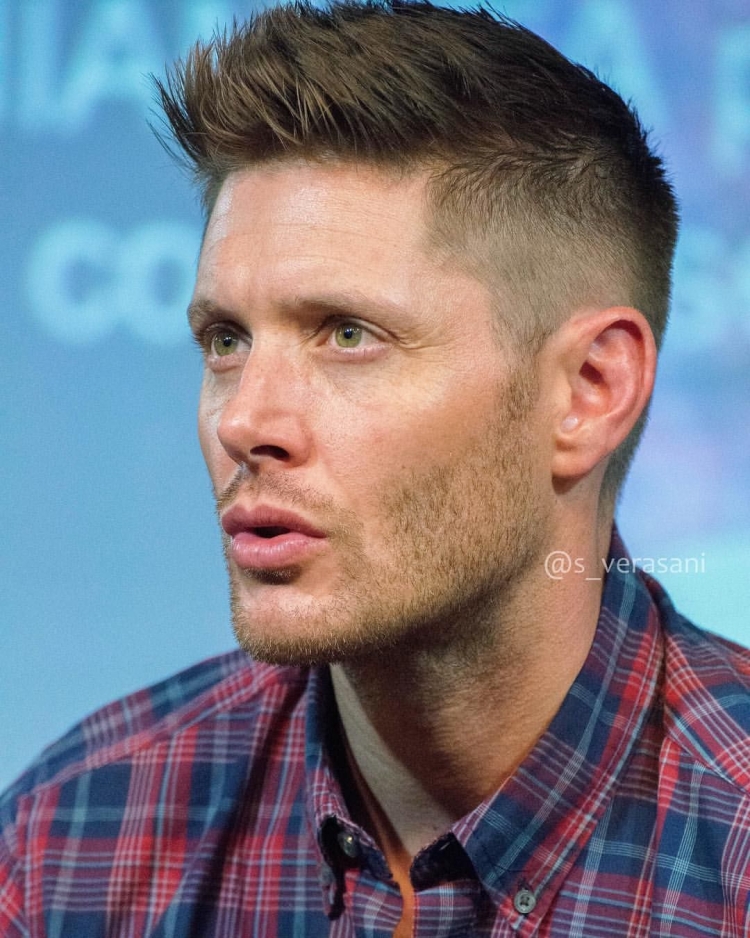 Дженсен Эклз прическа