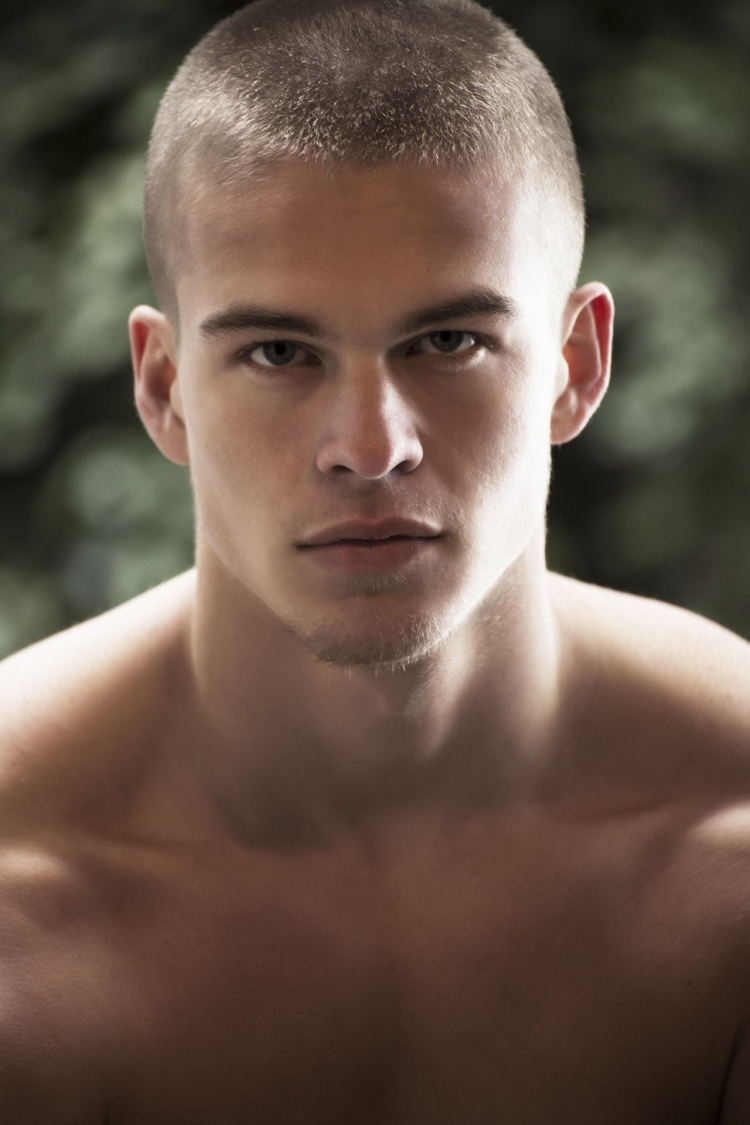 Стрижка под тройку мужская