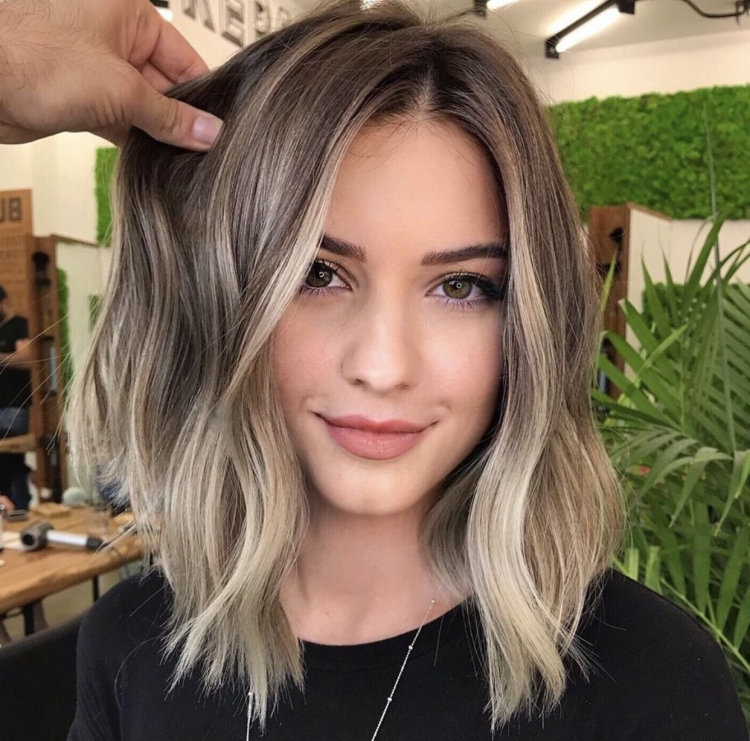 Шатуш блонд каре