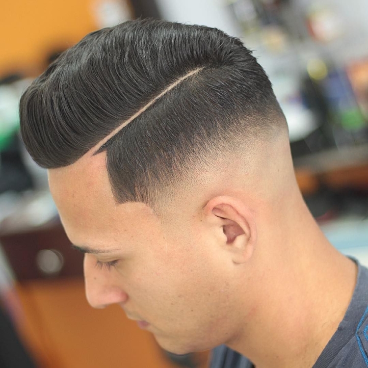 Фейд полубокс с пробором