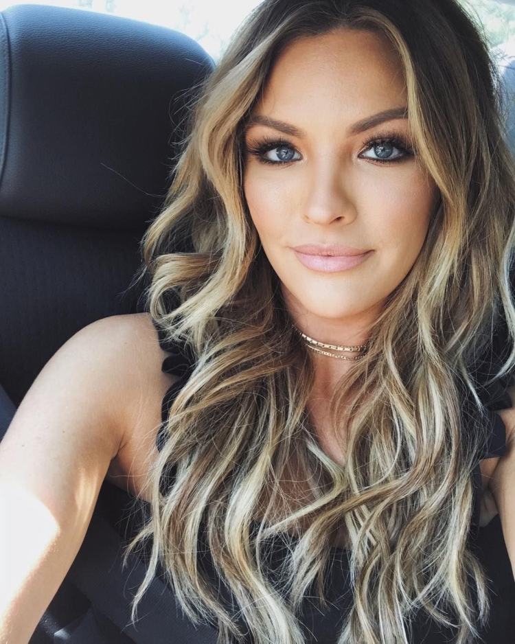 Белые пряди