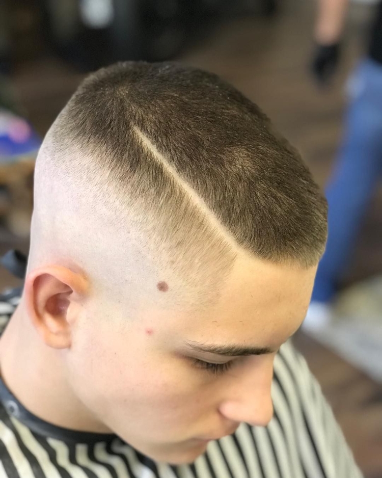 Стрижки мужские короткие треугольные