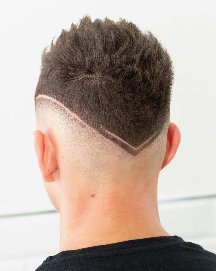 Фейд стрижка с треугольника