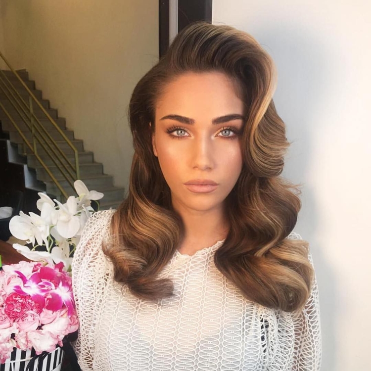 Голливудские Локоны 2022 на средние волосы