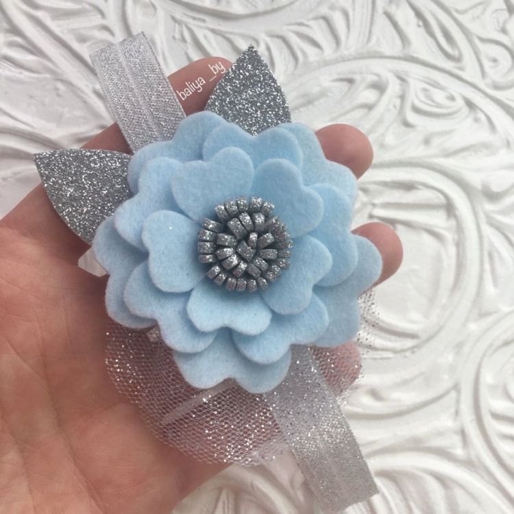 Заколка из фетра и кожи