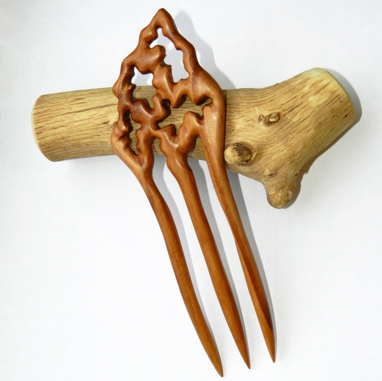 Шпилька для волос из дерева