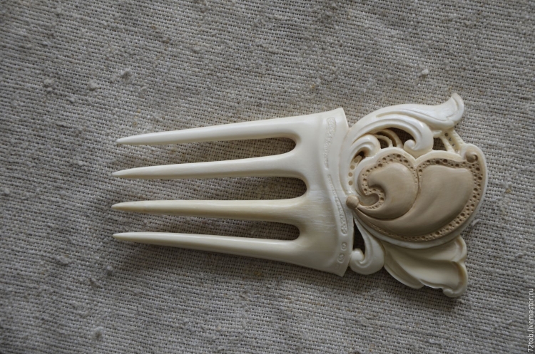 Гребень из кости для волос