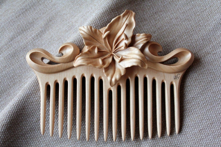 Гребень для волос из дерева
